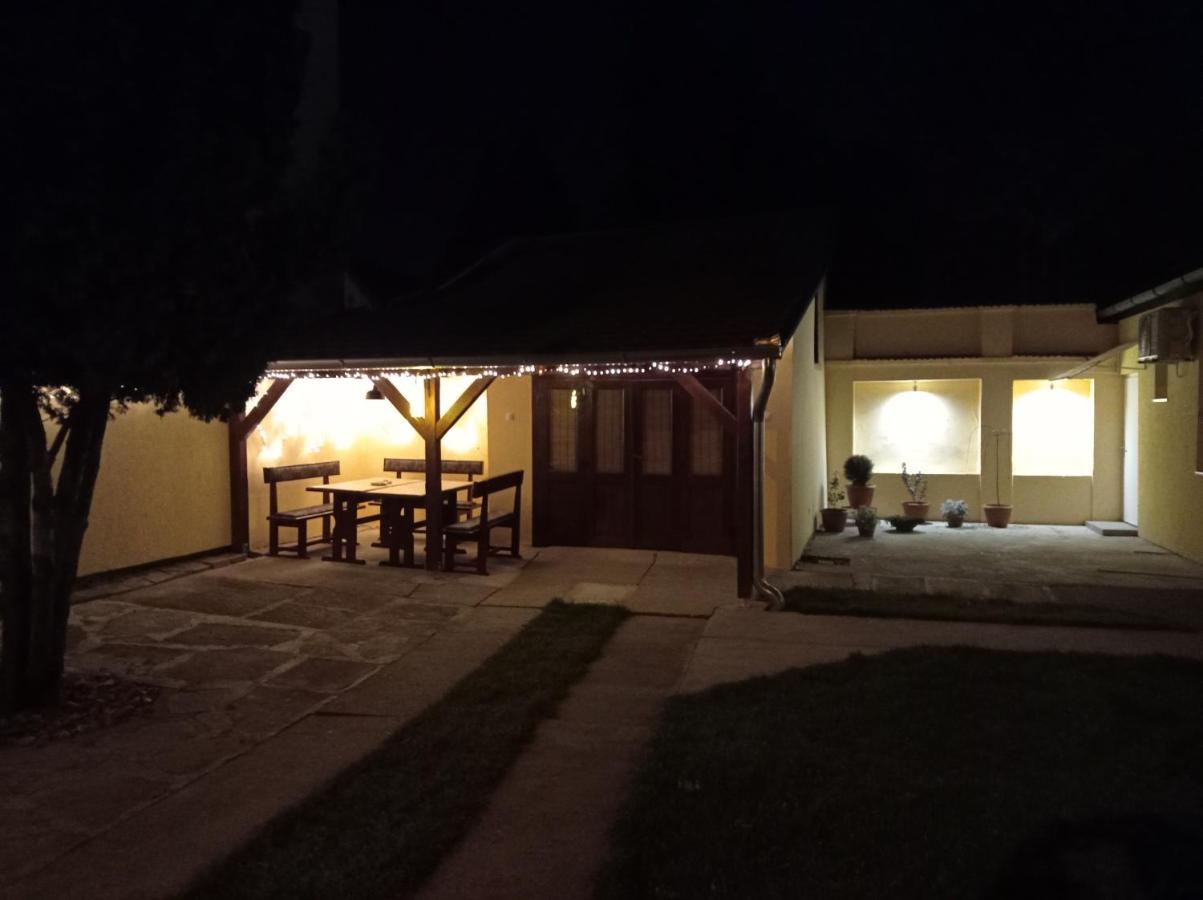 Apartman Ady 6 Senta Esterno foto