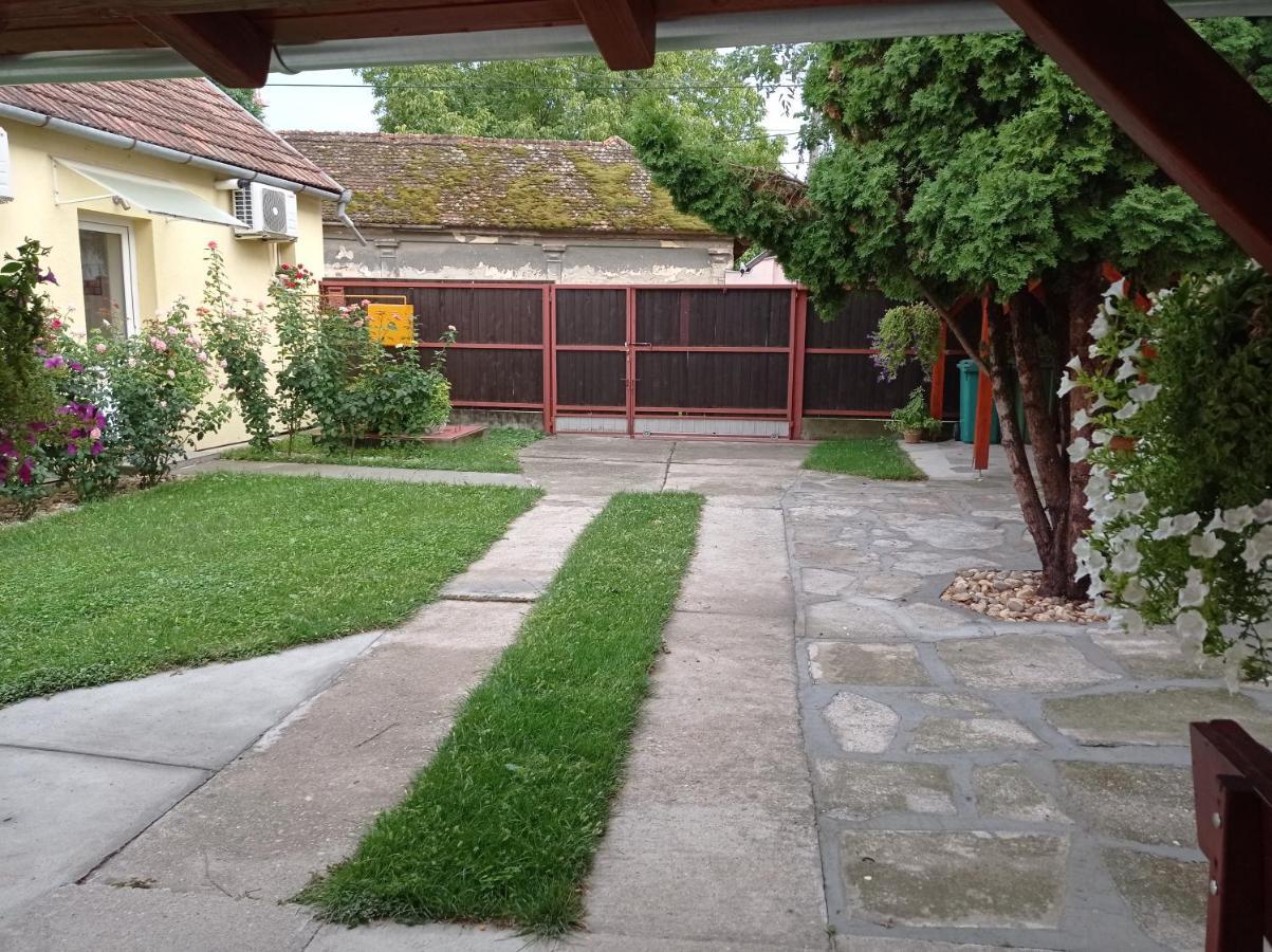 Apartman Ady 6 Senta Esterno foto