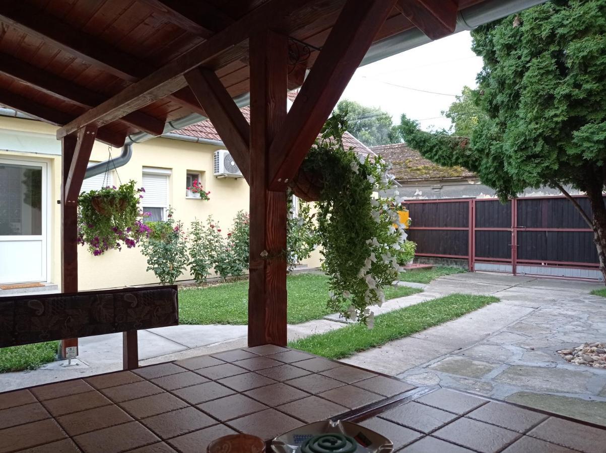 Apartman Ady 6 Senta Esterno foto